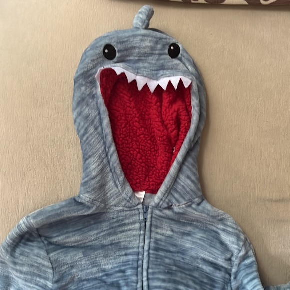3/25$ Super soft and cozy unisex shark onesie/pyjamas - Picture 2 of 5